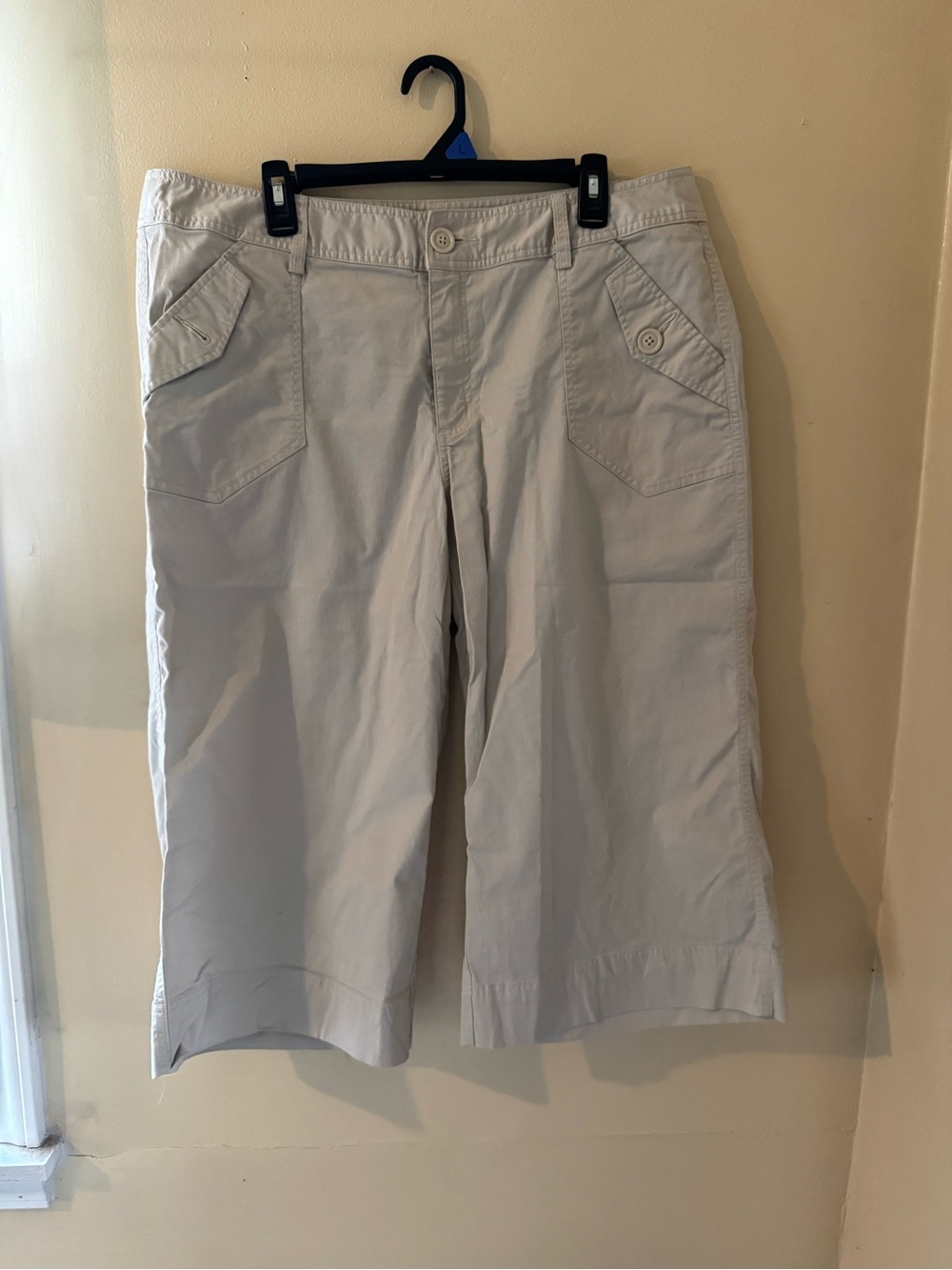 🎄5 for $20 Venezia Women’s Cargo Capri Pants Size 16 – Beige